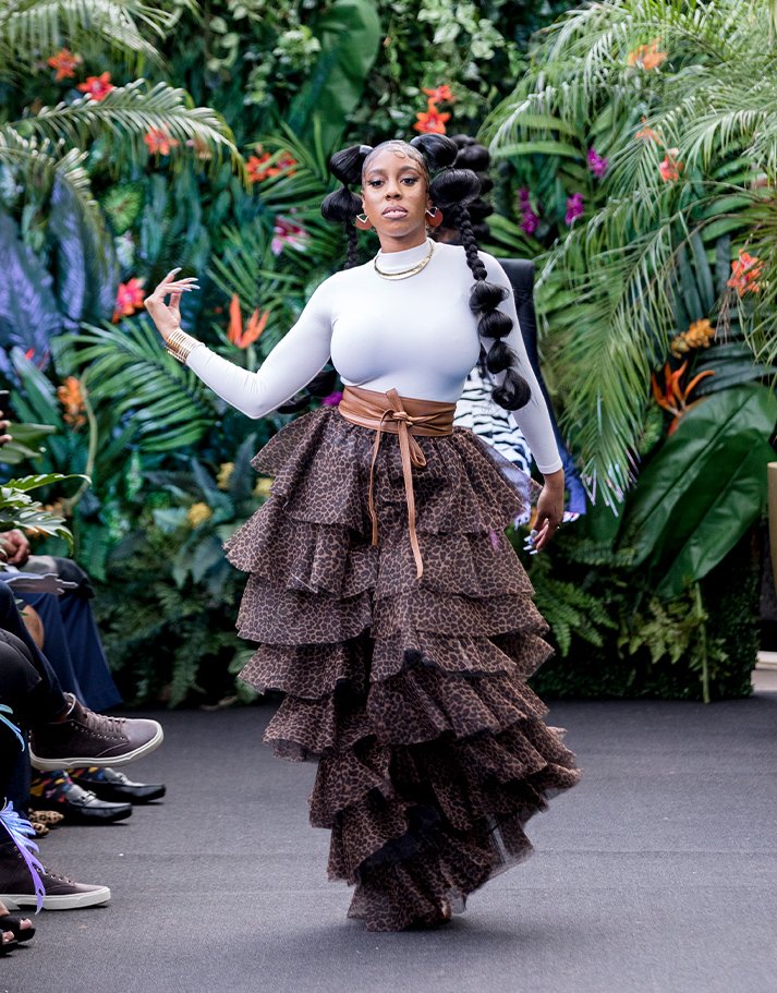 FASHION DESIGNER — Marie Antoinette 929